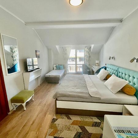White Rose Guest Rooms Burgas Exteriör bild