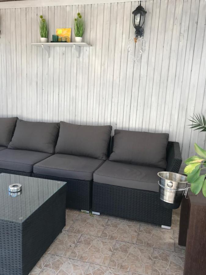 White Rose Guest Rooms Burgas Exteriör bild