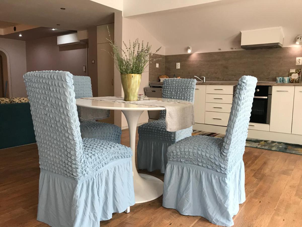 White Rose Guest Rooms Burgas Exteriör bild