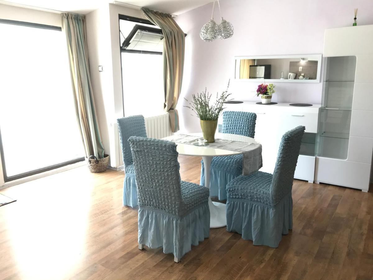 White Rose Guest Rooms Burgas Exteriör bild