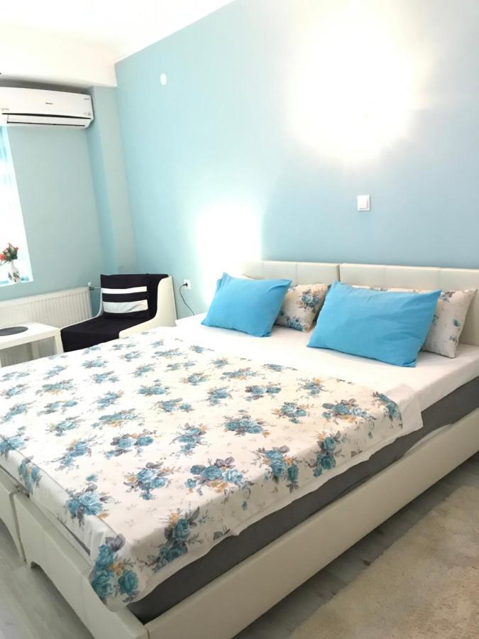 White Rose Guest Rooms Burgas Exteriör bild