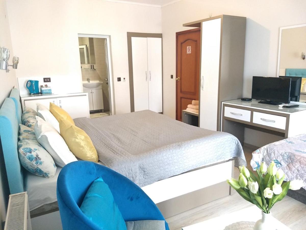 White Rose Guest Rooms Burgas Exteriör bild