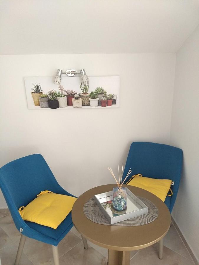 White Rose Guest Rooms Burgas Exteriör bild