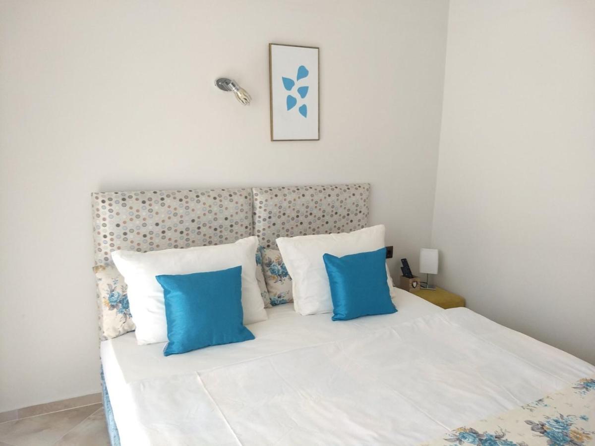 White Rose Guest Rooms Burgas Exteriör bild