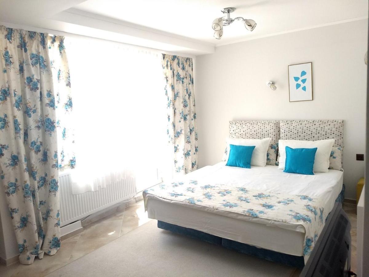 White Rose Guest Rooms Burgas Exteriör bild