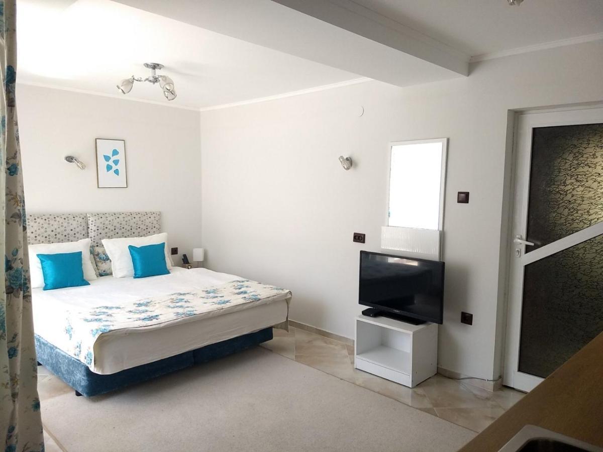 White Rose Guest Rooms Burgas Exteriör bild