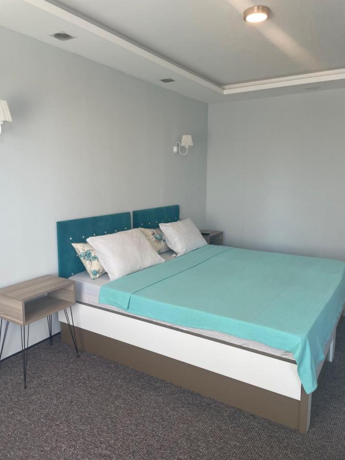White Rose Guest Rooms Burgas Exteriör bild