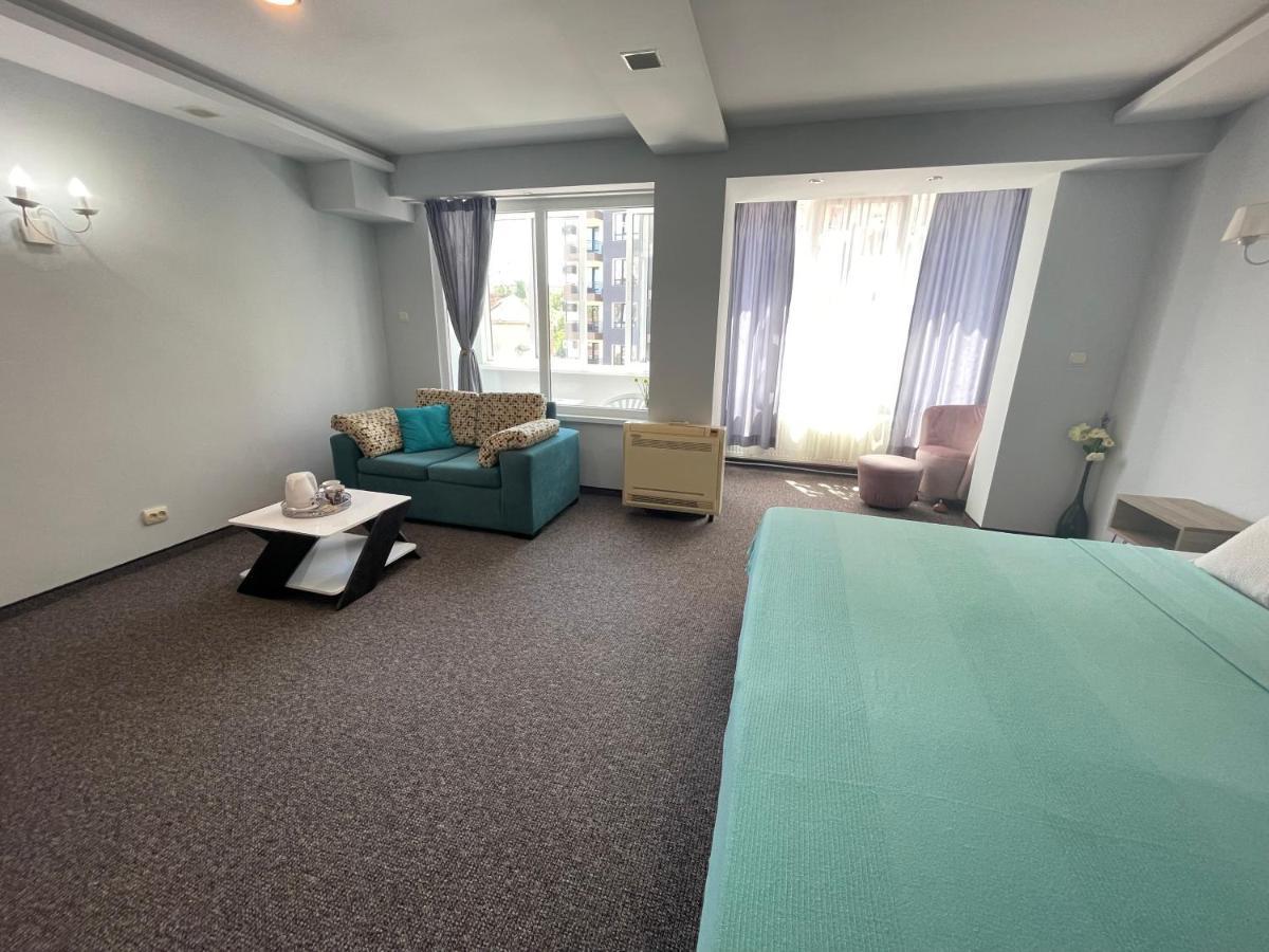White Rose Guest Rooms Burgas Exteriör bild
