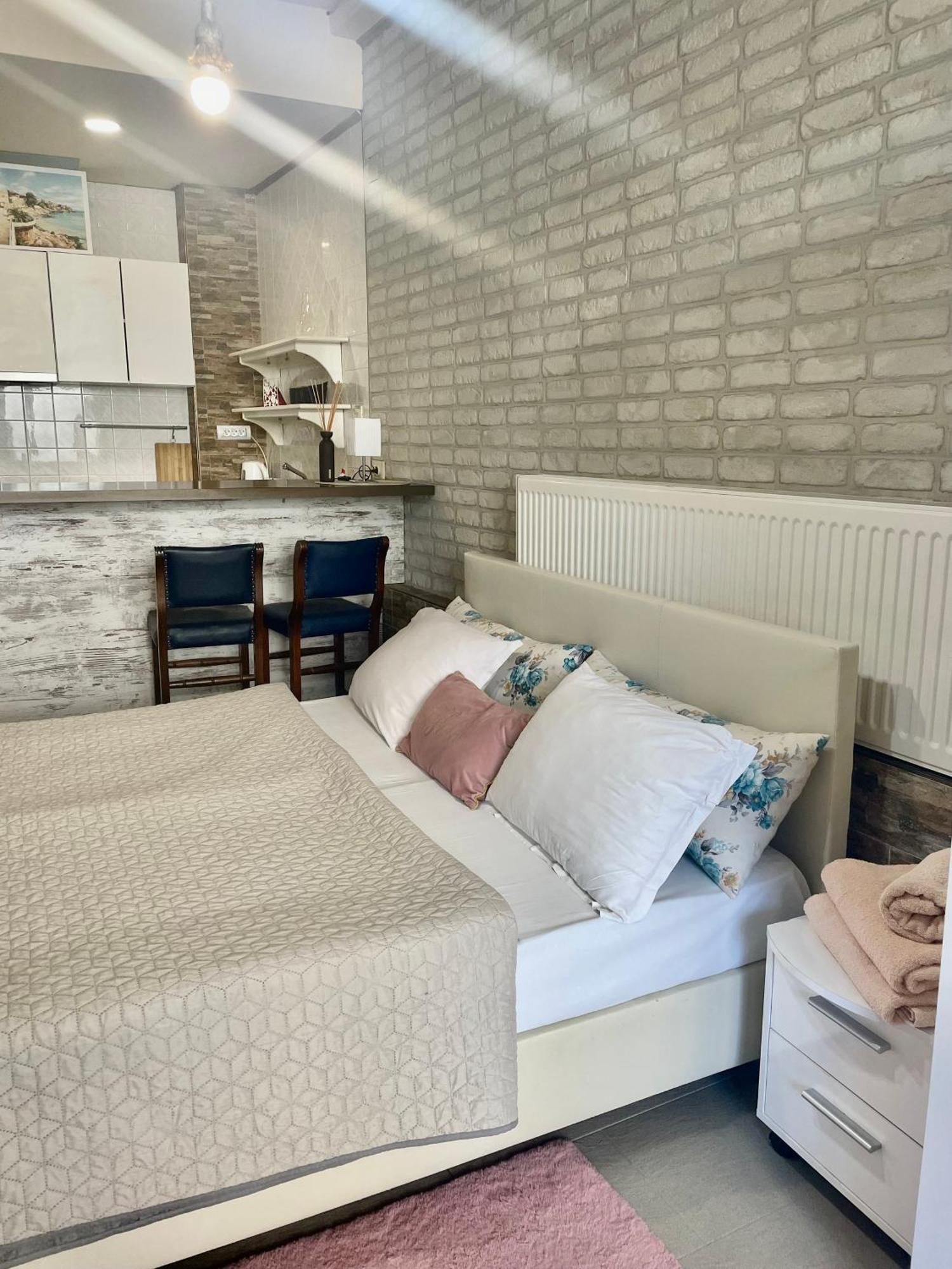 White Rose Guest Rooms Burgas Exteriör bild
