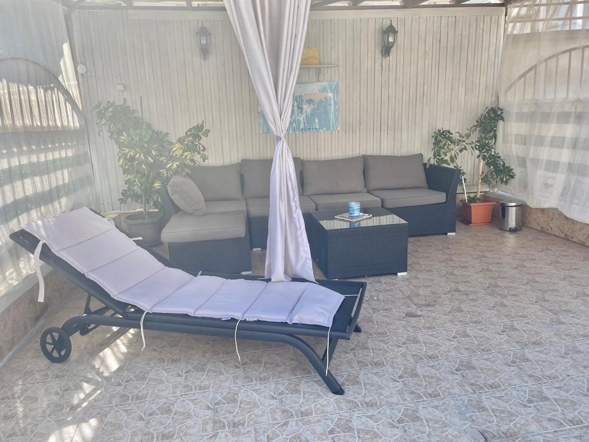 White Rose Guest Rooms Burgas Exteriör bild