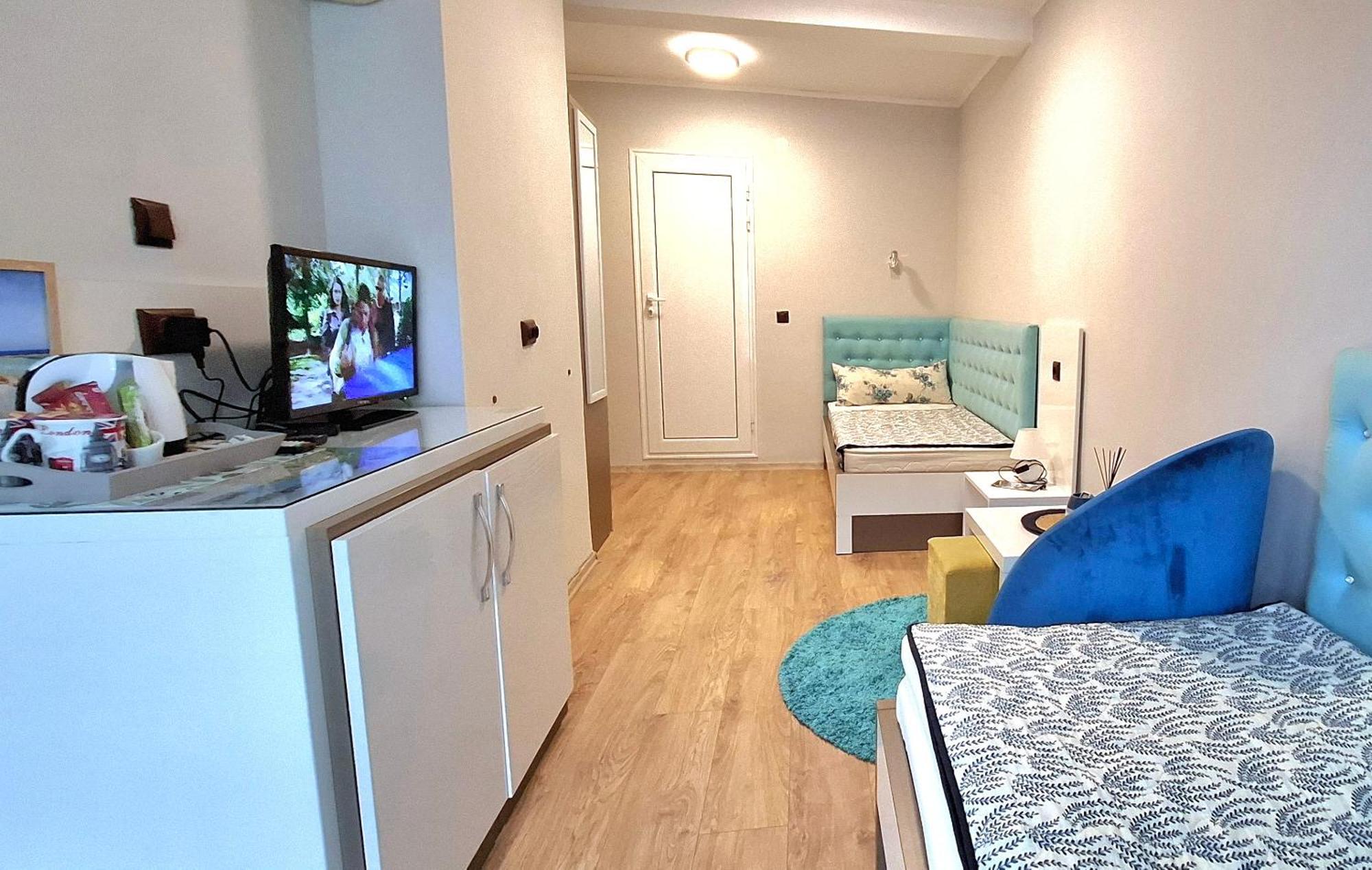 White Rose Guest Rooms Burgas Exteriör bild