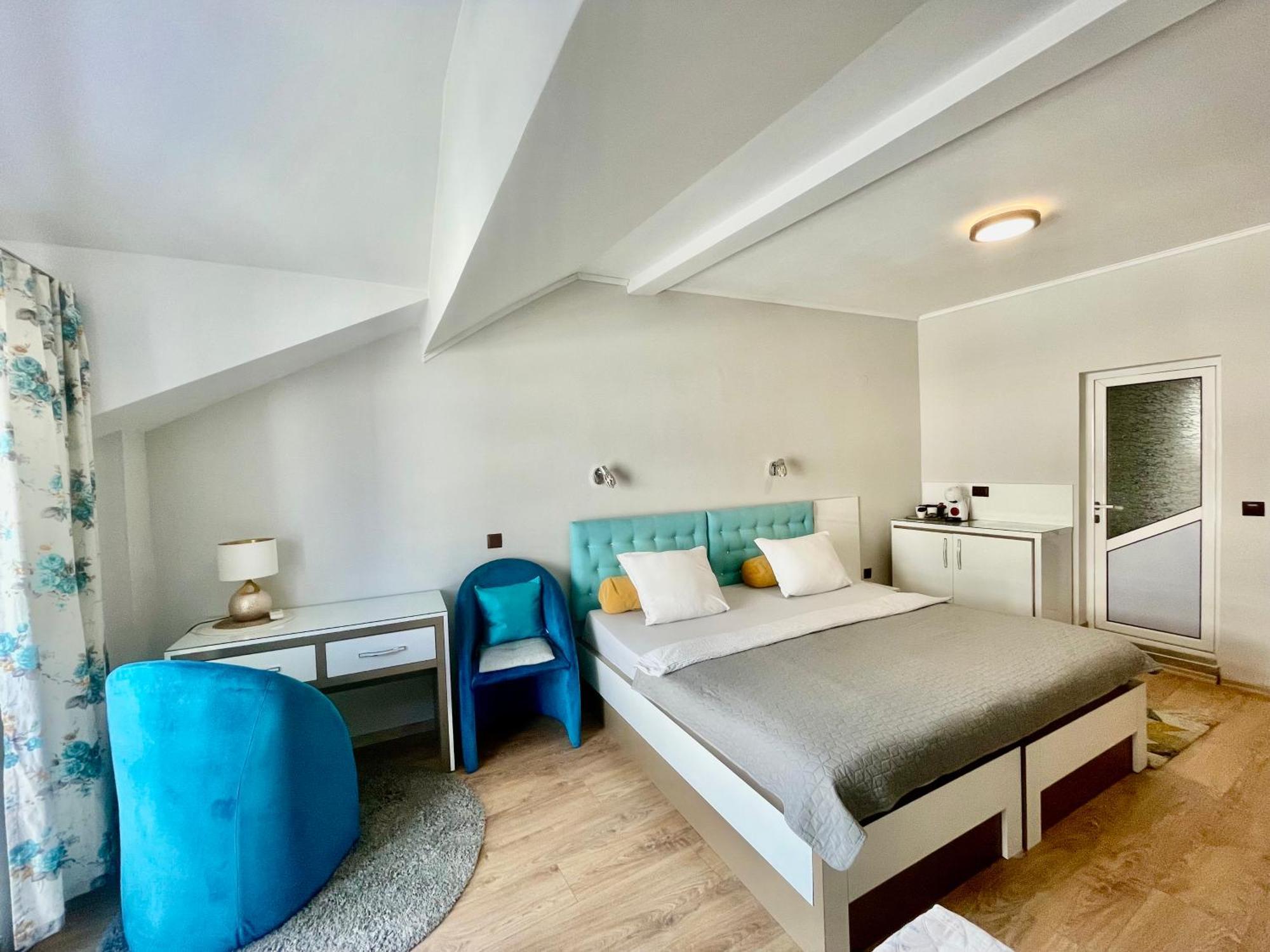 White Rose Guest Rooms Burgas Exteriör bild
