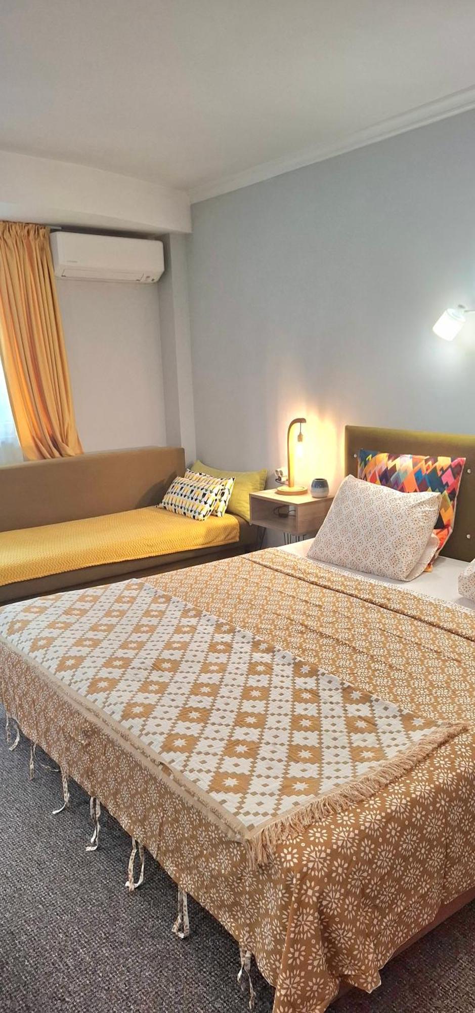 White Rose Guest Rooms Burgas Exteriör bild