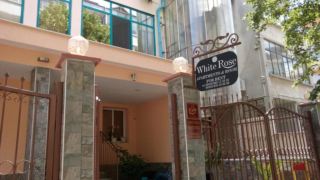 White Rose Guest Rooms Burgas Exteriör bild