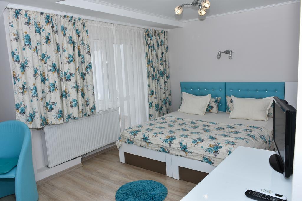 White Rose Guest Rooms Burgas Exteriör bild