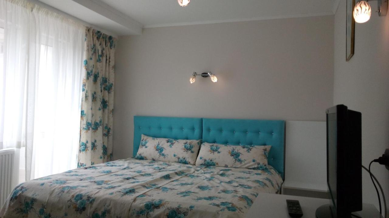 White Rose Guest Rooms Burgas Exteriör bild